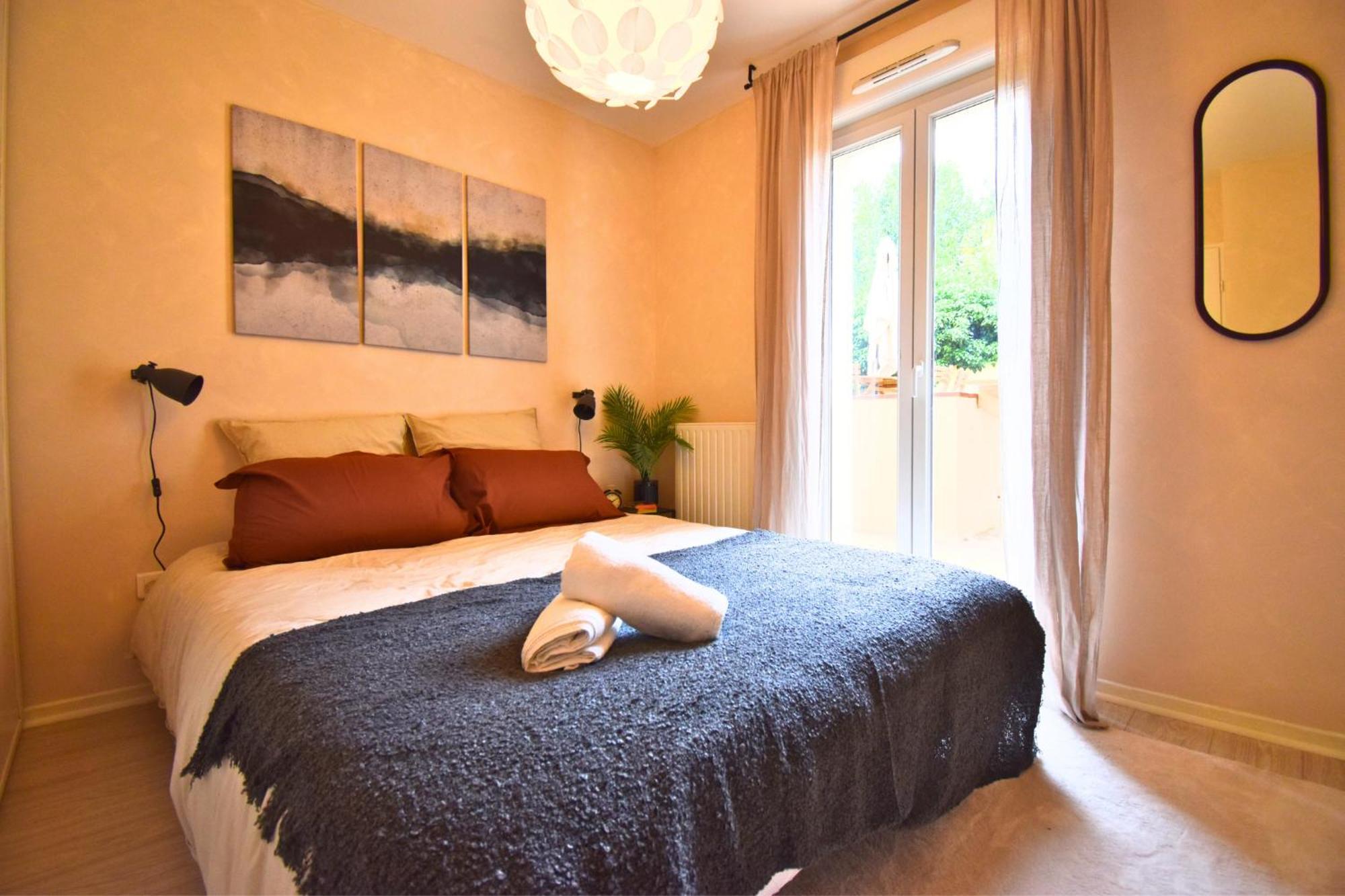 Oasis Bath Et Jardin Parisien Apartment Aubervilliers